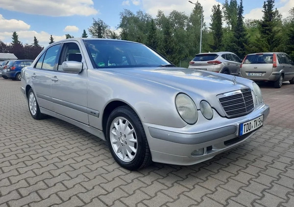 Mercedes-Benz Klasa E cena 9900 przebieg: 222000, rok produkcji 1999 z Leżajsk małe 232